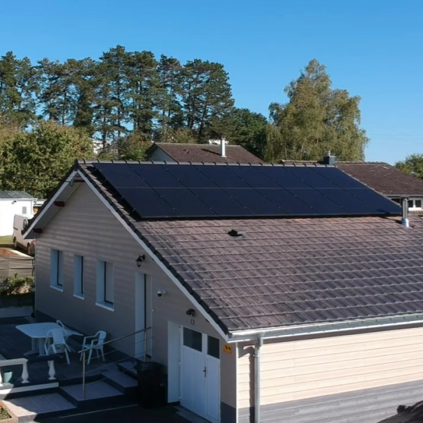 Installation panneau solaire en surimposition sur toiture